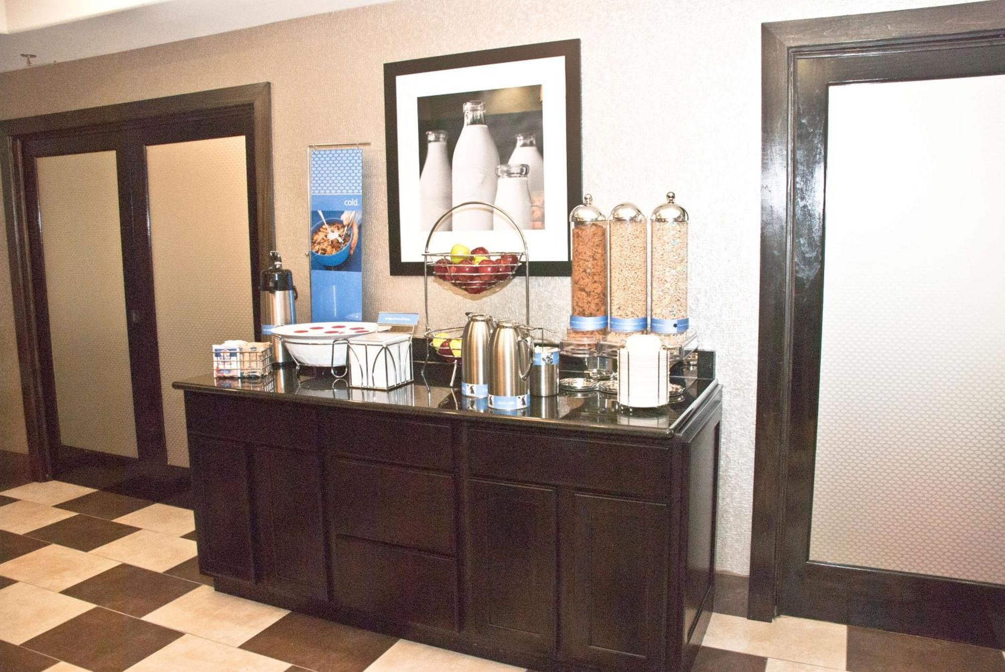Hampton Inn Maumelle Restoran fotoğraf