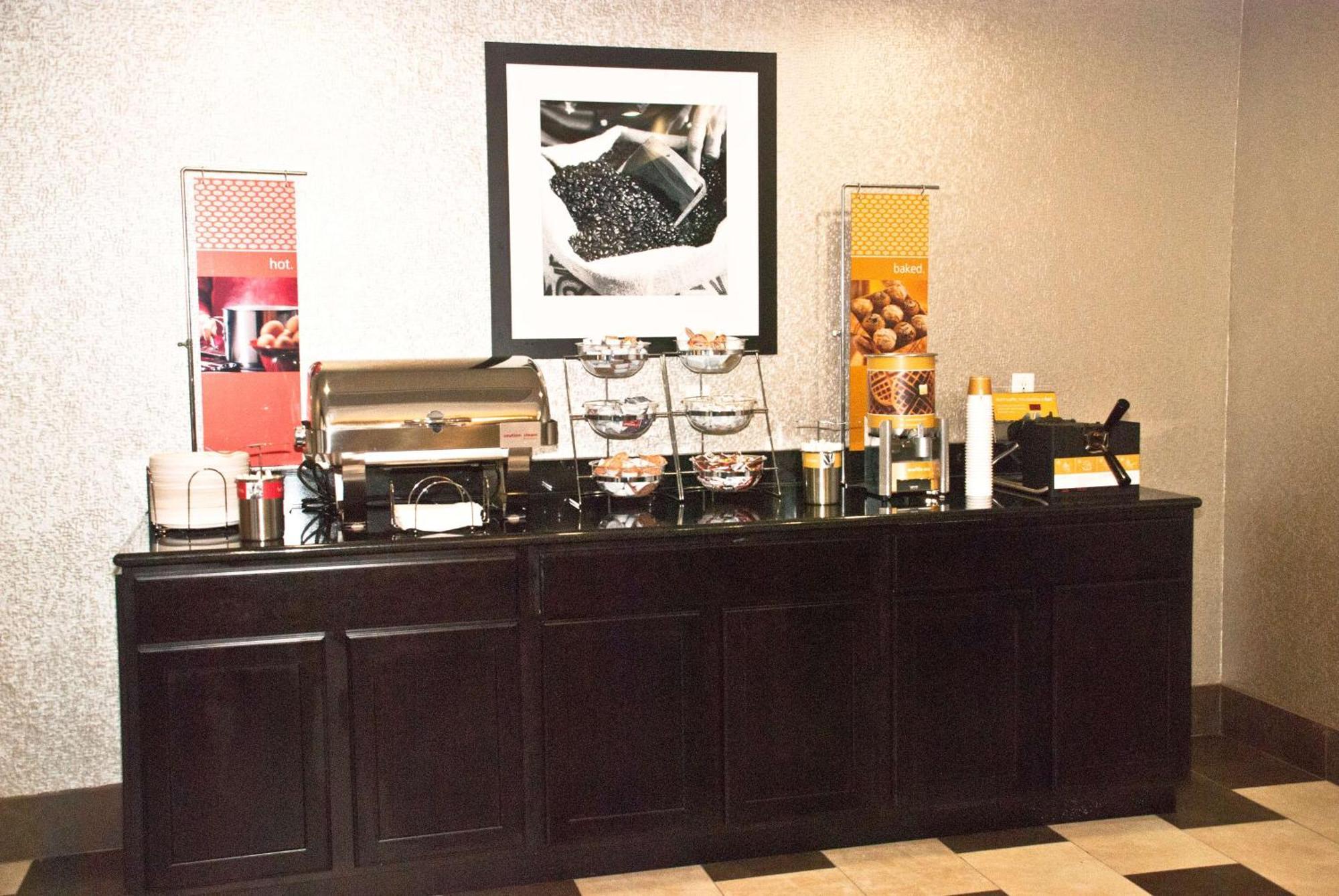 Hampton Inn Maumelle Restoran fotoğraf